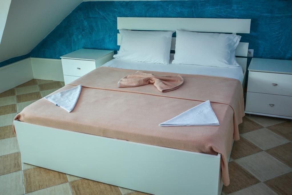 Hotel Vila Aeroport Rinas Buitenkant foto