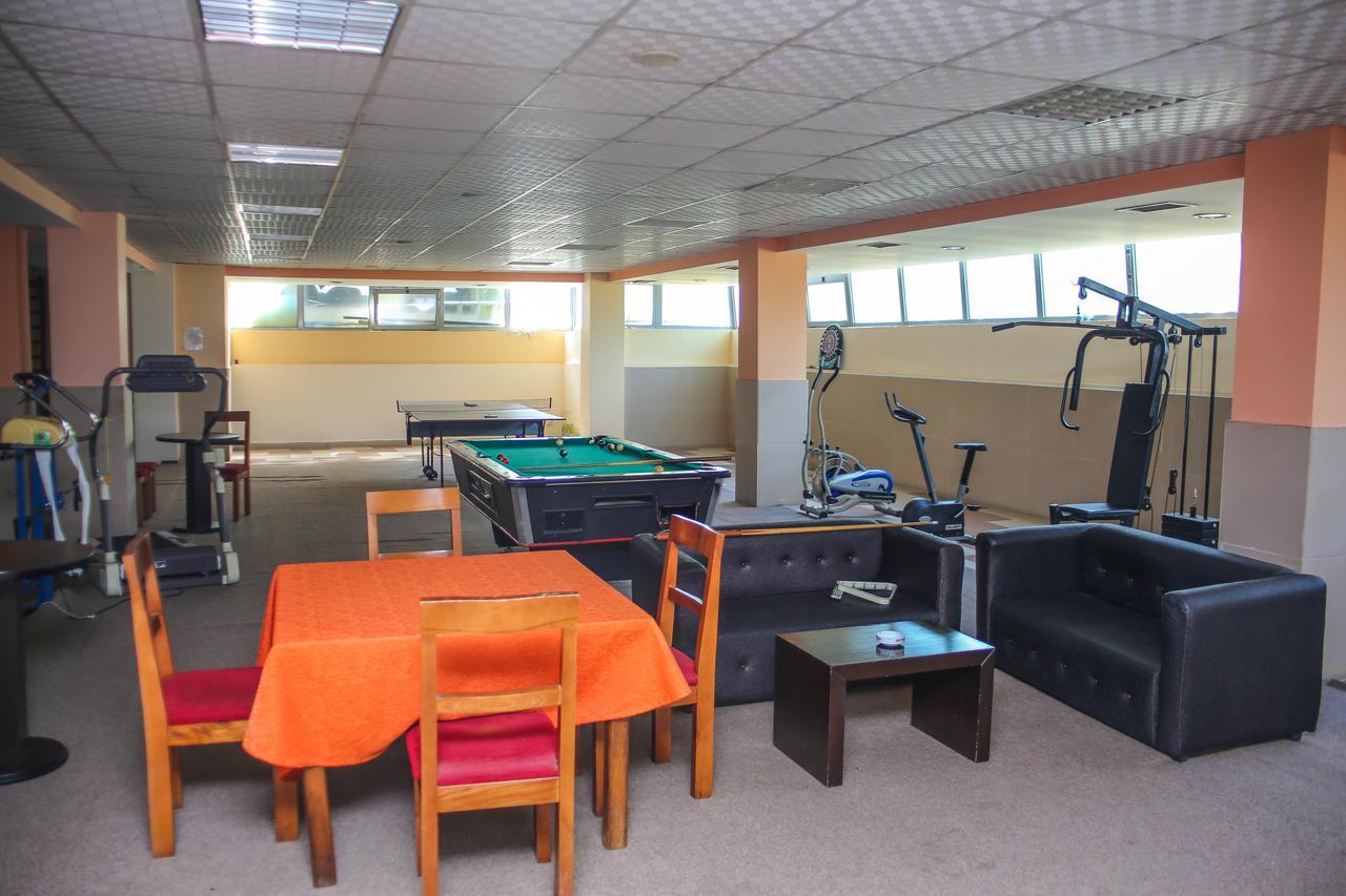 Hotel Vila Aeroport Rinas Buitenkant foto