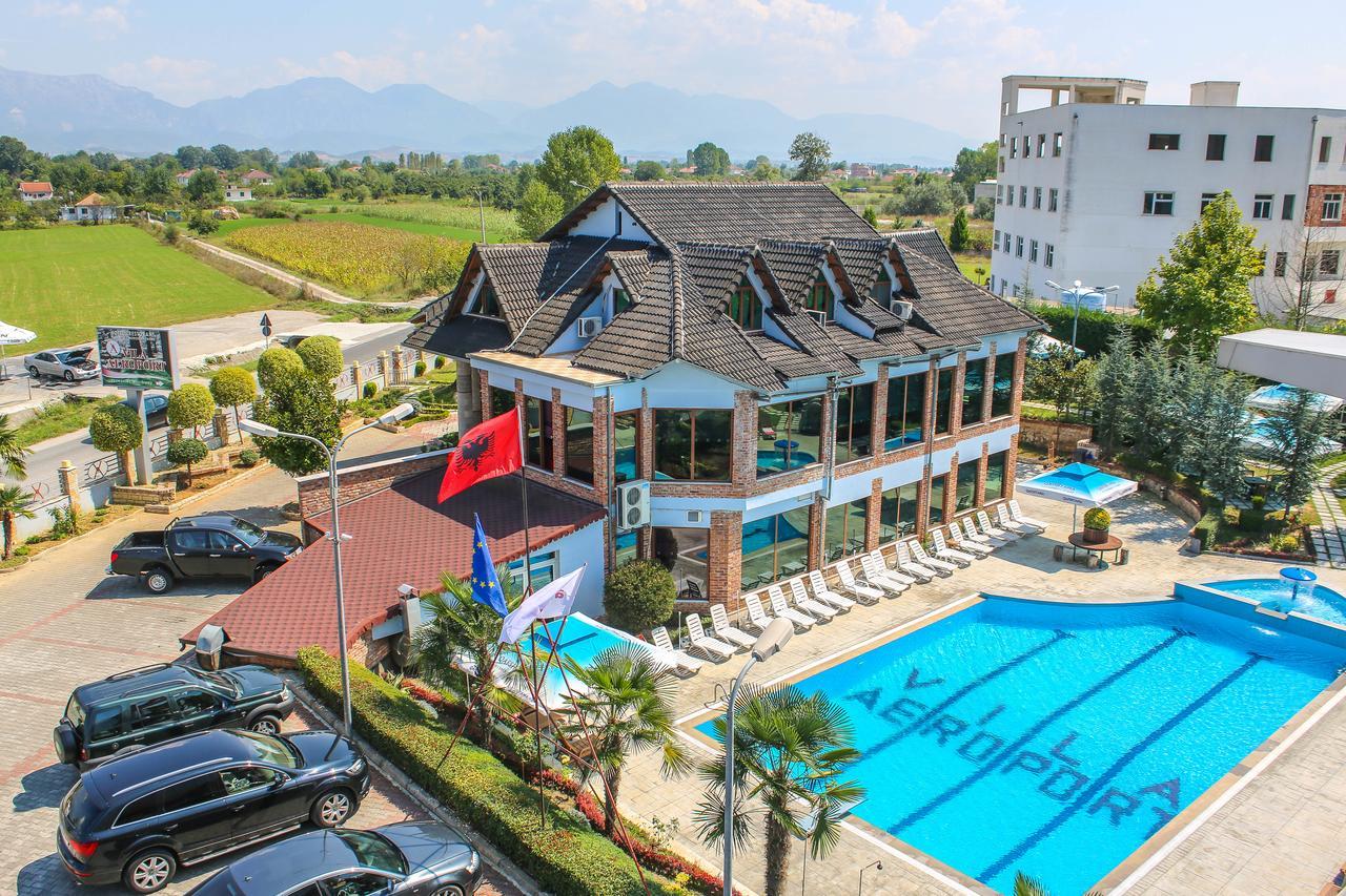 Hotel Vila Aeroport Rinas Buitenkant foto