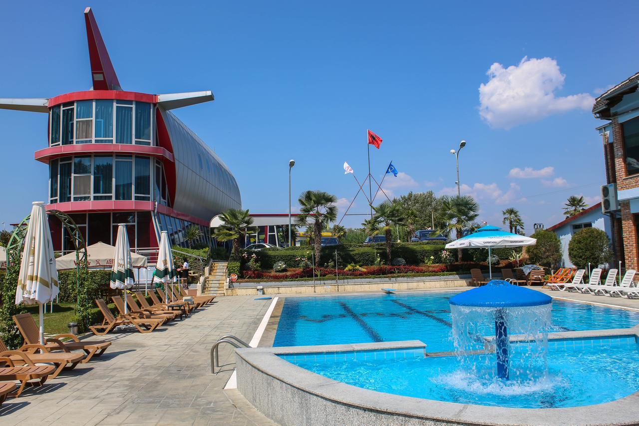 Hotel Vila Aeroport Rinas Buitenkant foto
