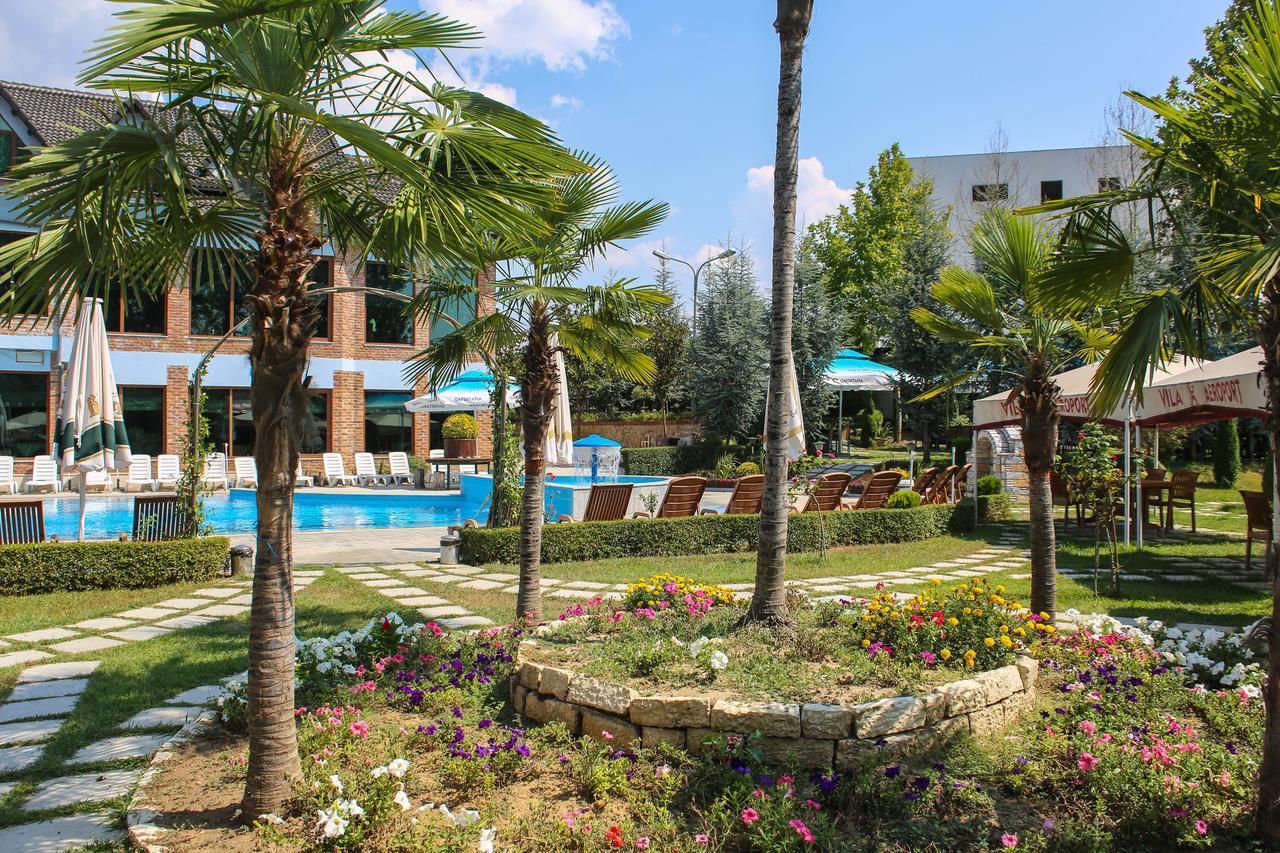 Hotel Vila Aeroport Rinas Buitenkant foto