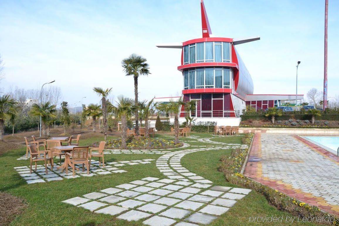 Hotel Vila Aeroport Rinas Buitenkant foto
