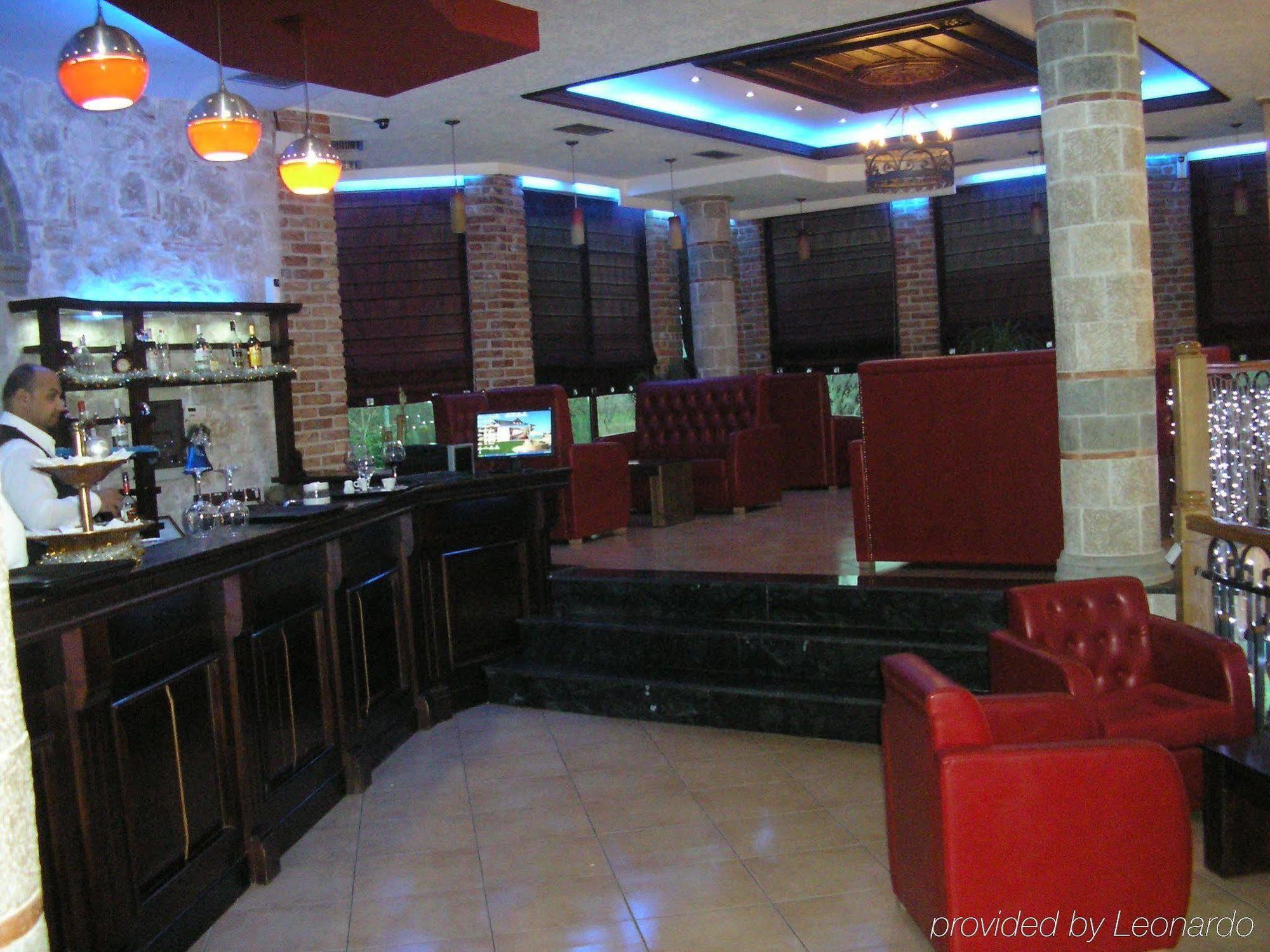 Hotel Vila Aeroport Rinas Buitenkant foto