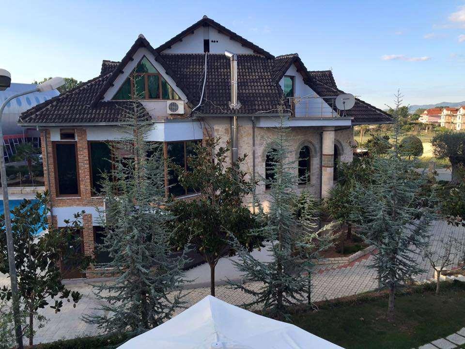 Hotel Vila Aeroport Rinas Buitenkant foto